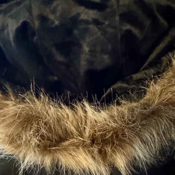 Women's YMI Black Puffer Vest with Faux Fur Hood sized Medium - Picture 7 of 10